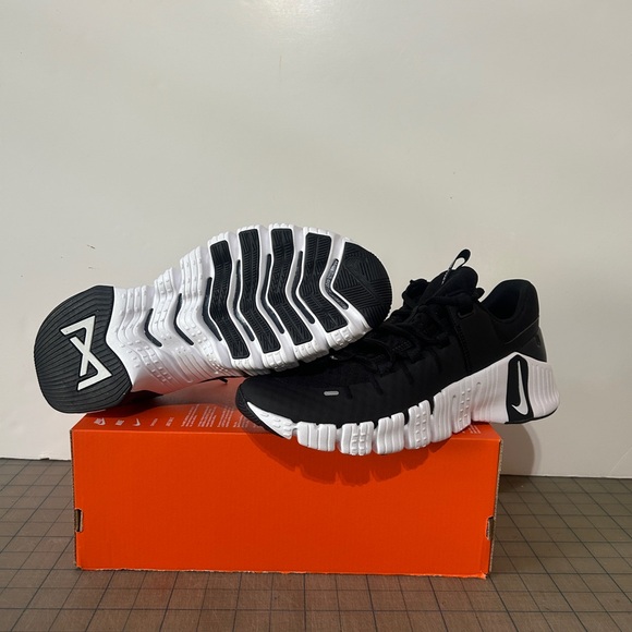 Nike Free Metcon 5 ‘Black White’ main image 6